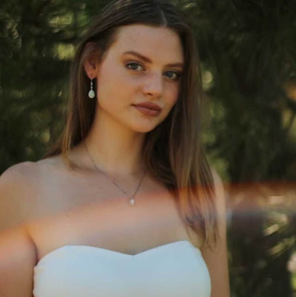 Meet your Posher, Caitlin